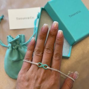NEW Tiffany & Co Infinity necklace